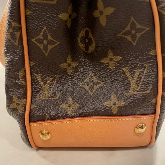 Louis Vuitton Purse - Picture 12 of 16